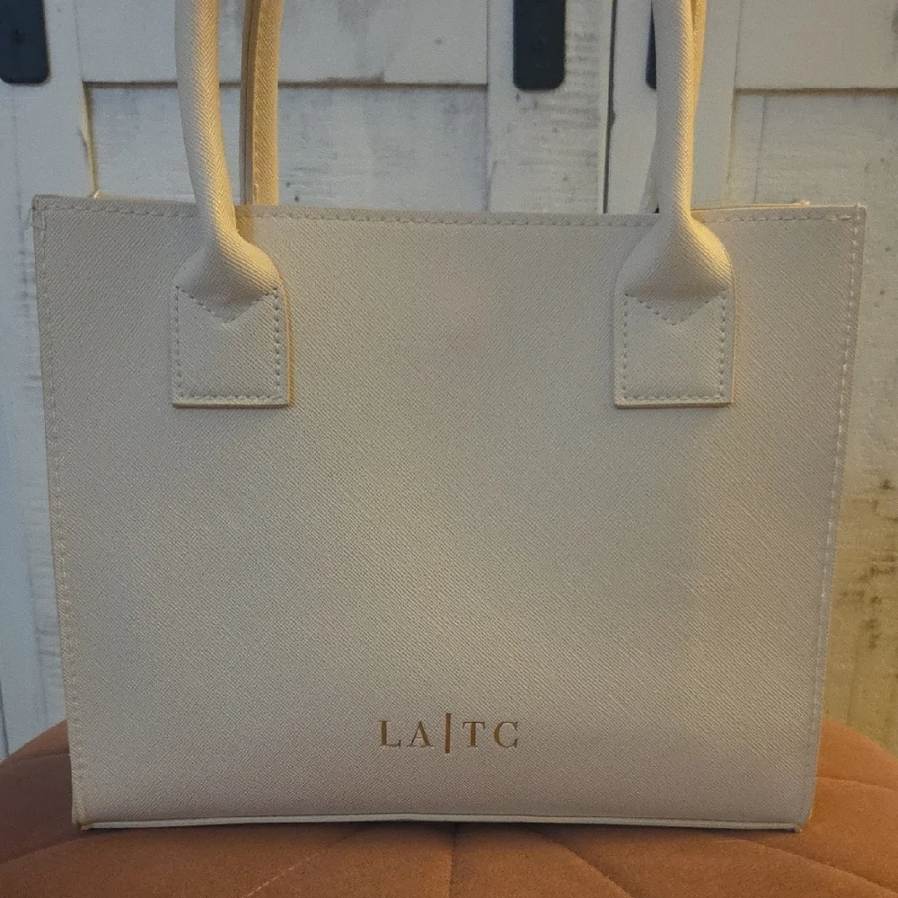 Chic Cream Designer Tote Bag - Picture 3 of 6